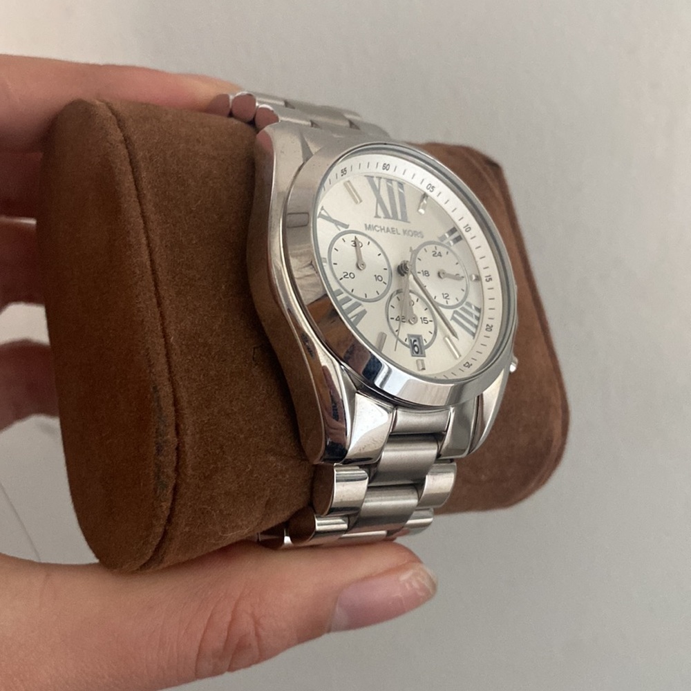 MICHAEL KORS SILVER WATCH - Picture 4 of 4